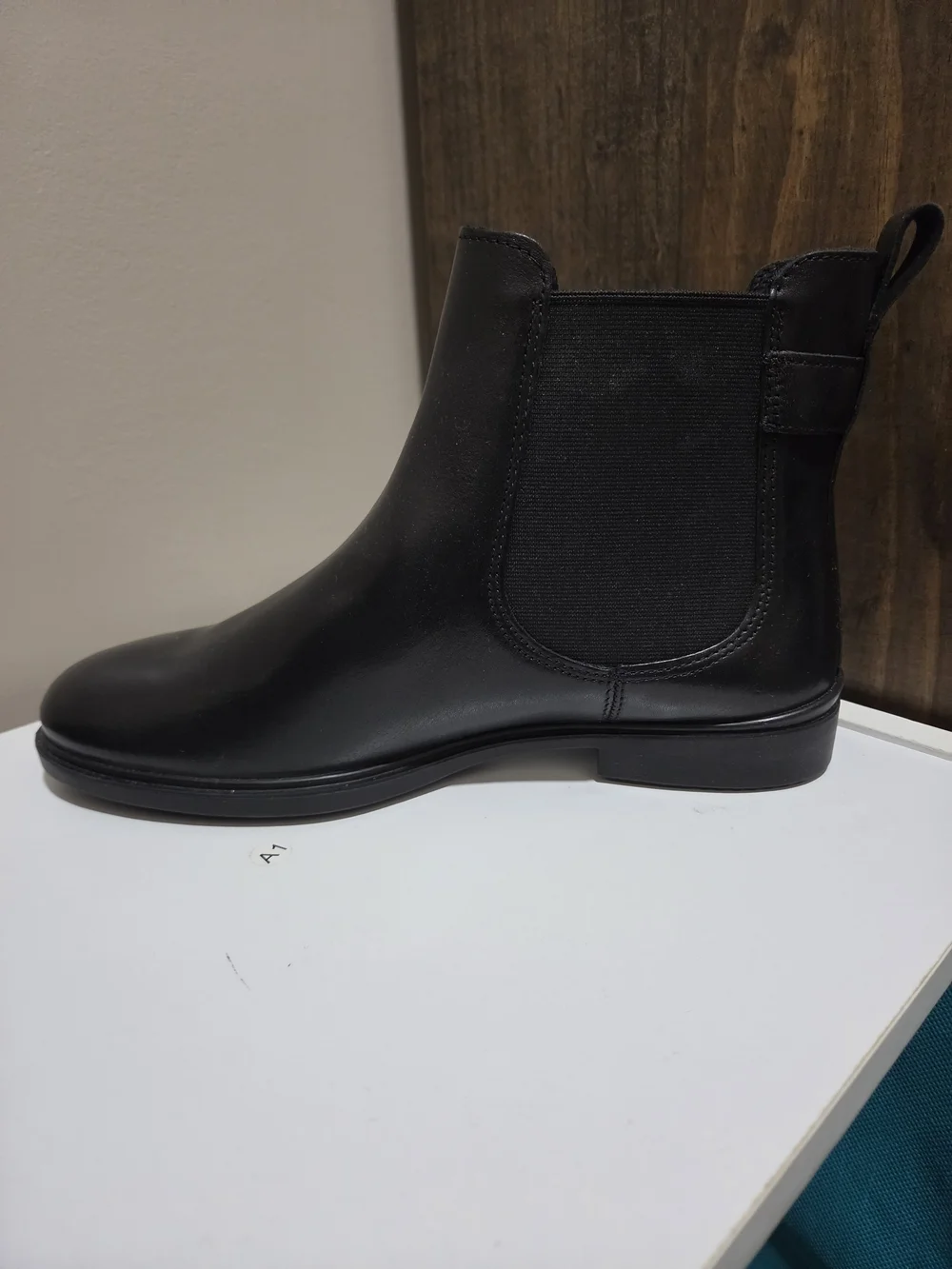 Ecco sleek black